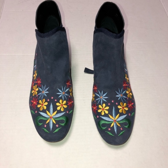 𝅺Bernardo Francine blue suede floral boots 9.5 - Picture 2 of 5